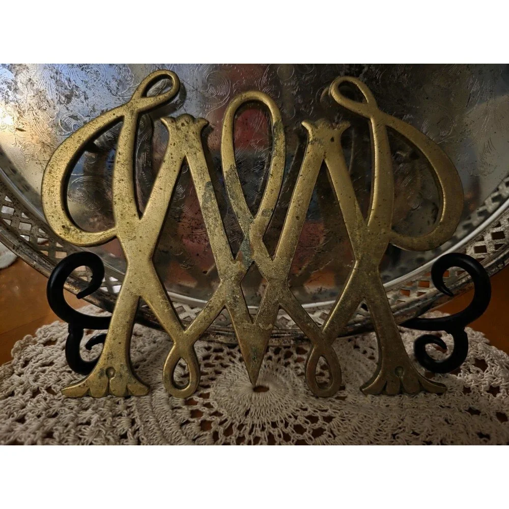 Virginia Metalcrafters William & Mary CW10-11, Williamsburg Brass Trivet 1950